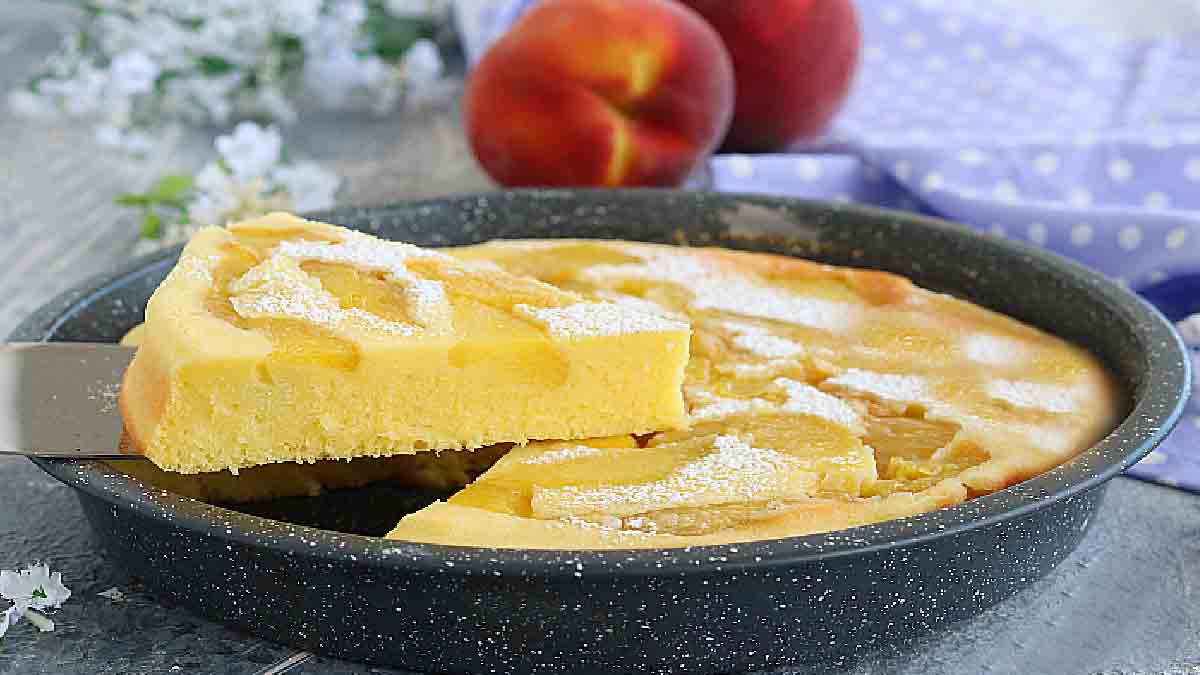 Clafoutis Aux Pêches Un Dessert Savoureux Et Appétissant