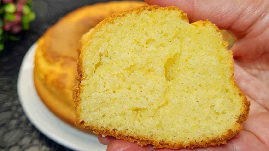 Gâteau Au Lait Et à La Vanille Sans Beurre Simple Savoureux Et Très Doux 